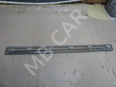 Молдинг двери MERCEDES-BENZ E-класс W210/S210 (1995 - 1999) — Разборка Мерседес