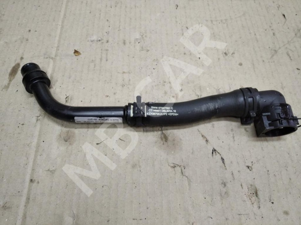 Патрубок ОЖ MERCEDES-BENZ GLA-класс X156 рестайлинг (2017 - 2020) фото 1 — Разборка Мерседес