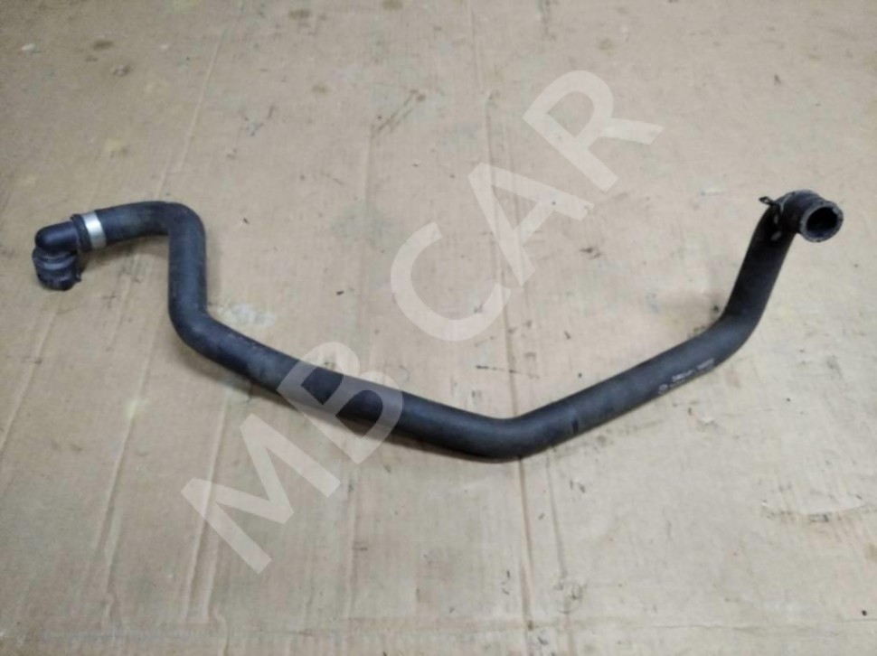 Патрубок ОЖ MERCEDES-BENZ CLA-класс C117/X117 (2013 - 2016) фото 1 — Разборка Мерседес