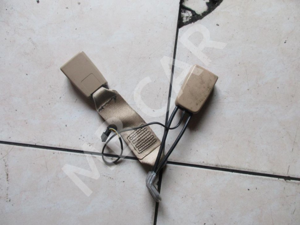 Замок ремня безопасности MERCEDES-BENZ S-класс W220 (1998 - 2005) фото 1 &mdash; Разборка Мерседес