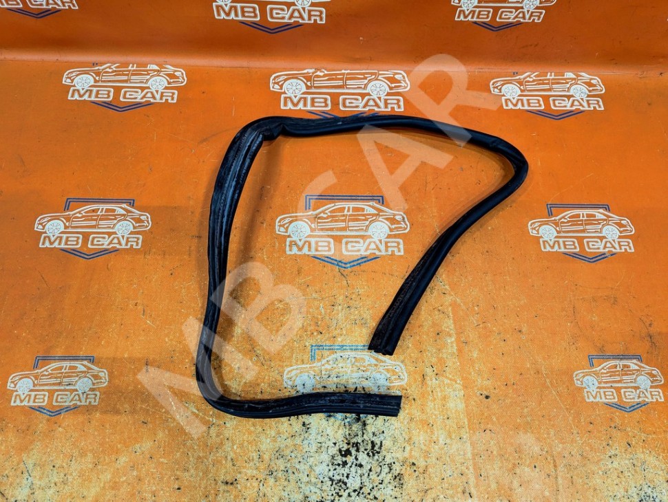 Уплотнитель капота MERCEDES-BENZ E-класс W210/S210 рестайлинг (1999 - 2003) фото 1 &mdash; Разборка Мерседес