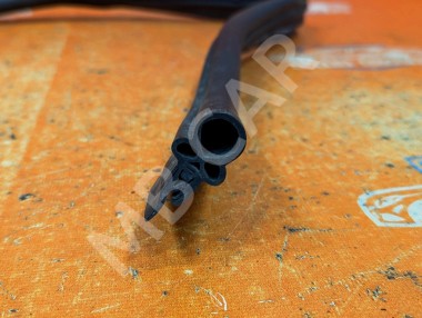 Уплотнитель капота MERCEDES-BENZ E-класс W210/S210 рестайлинг (1999 - 2003) &mdash; Разборка Мерседес