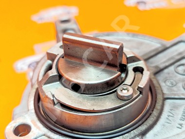 Насос вакуумный MERCEDES-BENZ C-класс W203/S203/CL203 рестайлинг (2004 - 2008) — Разборка Мерседес