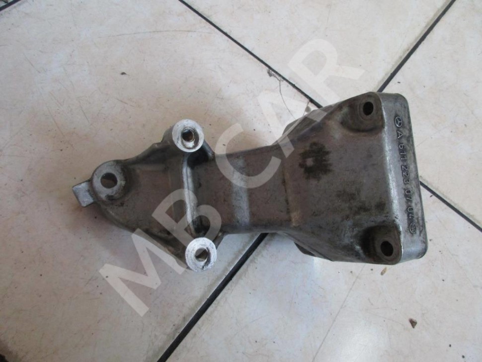 Лапа левая MERCEDES-BENZ C-класс W203/S203/CL203 (2000 - 2004) фото 1 &mdash; Разборка Мерседес