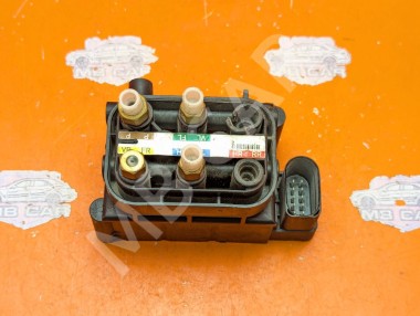 Блок клапанов пневмоподвески MERCEDES-BENZ S-класс W222/C217/A217 (2013 - 2017) &mdash; Разборка Мерседес