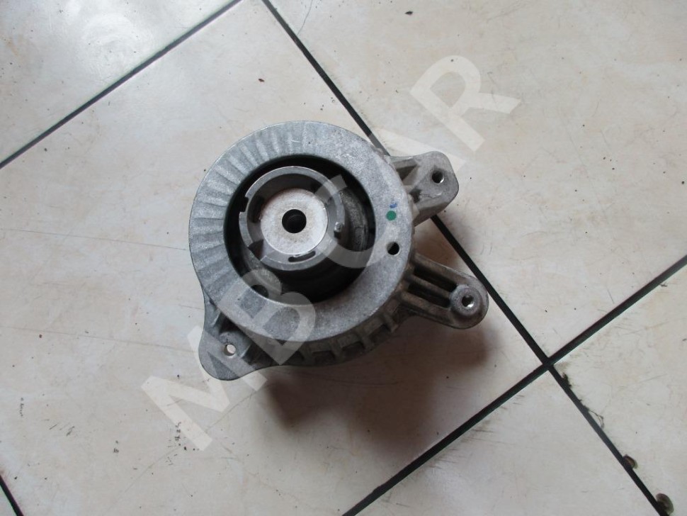 Опора двигателя MERCEDES-BENZ C-класс W205/S205/C205/A205 (2014 - 2018) фото 1 — Разборка Мерседес