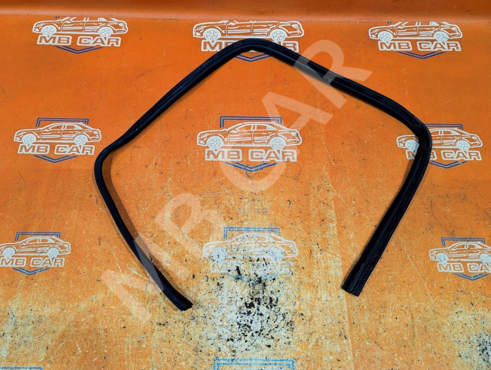 Уплотнитель капота MERCEDES-BENZ E-класс W124/S124/C124/A124 (1984 - 1997) фото 1 — Разборка Мерседес