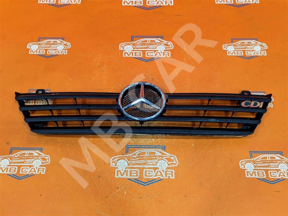 Решетка радиатора MERCEDES-BENZ Sprinter W901-905 (1995 - 2006) фото 1 — Разборка Мерседес