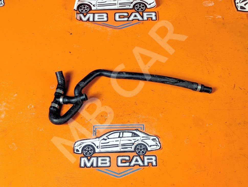 Патрубок ОЖ MERCEDES-BENZ S-класс W220 (1998 - 2005) фото 1 &mdash; Разборка Мерседес