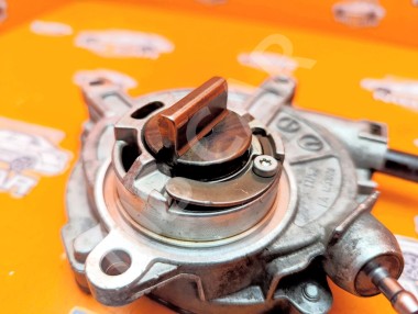 Насос вакуумный MERCEDES-BENZ C-класс W204/S204 (2006 - 2011) — Разборка Мерседес