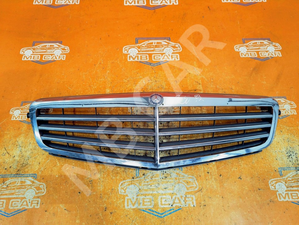 Решетка радиатора MERCEDES-BENZ C-класс W204/S204 (2006 - 2011) фото 1 — Разборка Мерседес