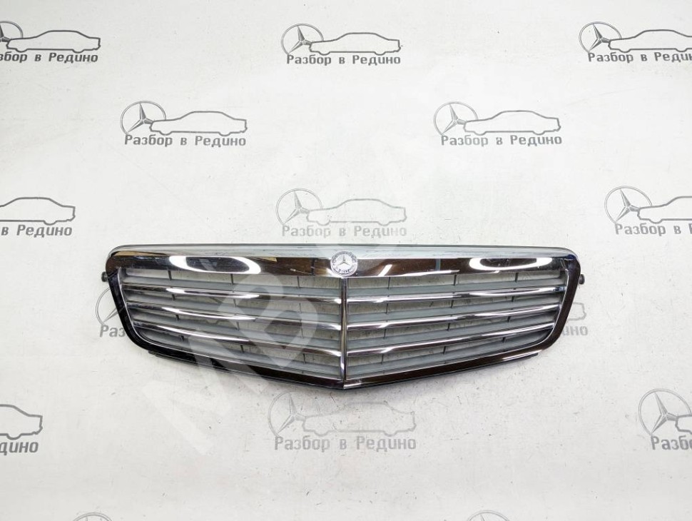 Решетка радиатора MERCEDES-BENZ C-класс W204/S204/С204 рестайлинг (2011 - 2015) фото 1 &mdash; Разборка Мерседес