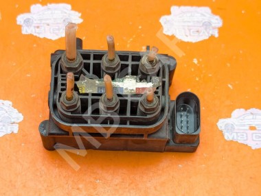 Блок клапанов пневмоподвески MERCEDES-BENZ R-класс W251 (2005 - 2007) &mdash; Разборка Мерседес