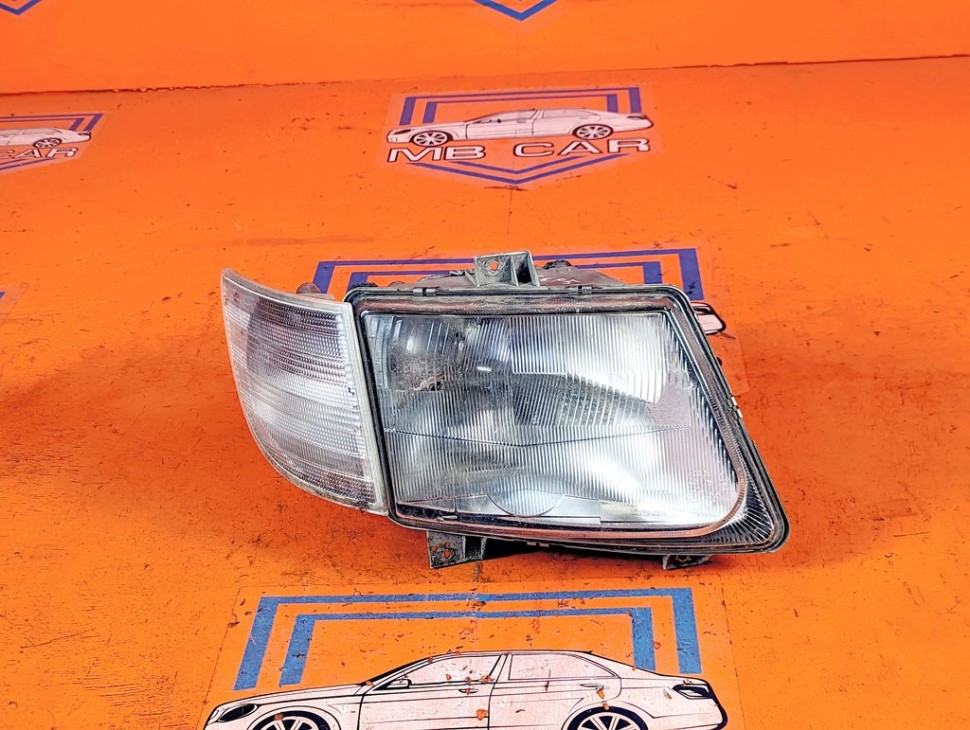 Фара правая MERCEDES-BENZ Vito W638 (1996 - 2003) 108 2.3 CDI MT (79 л.с.) фото 1 &mdash; Разборка Мерседес