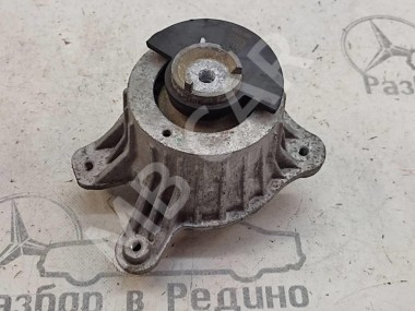 Опора двигателя MERCEDES-BENZ C-класс W205/S205/C205/A205 (2014 - 2018) — Разборка Мерседес