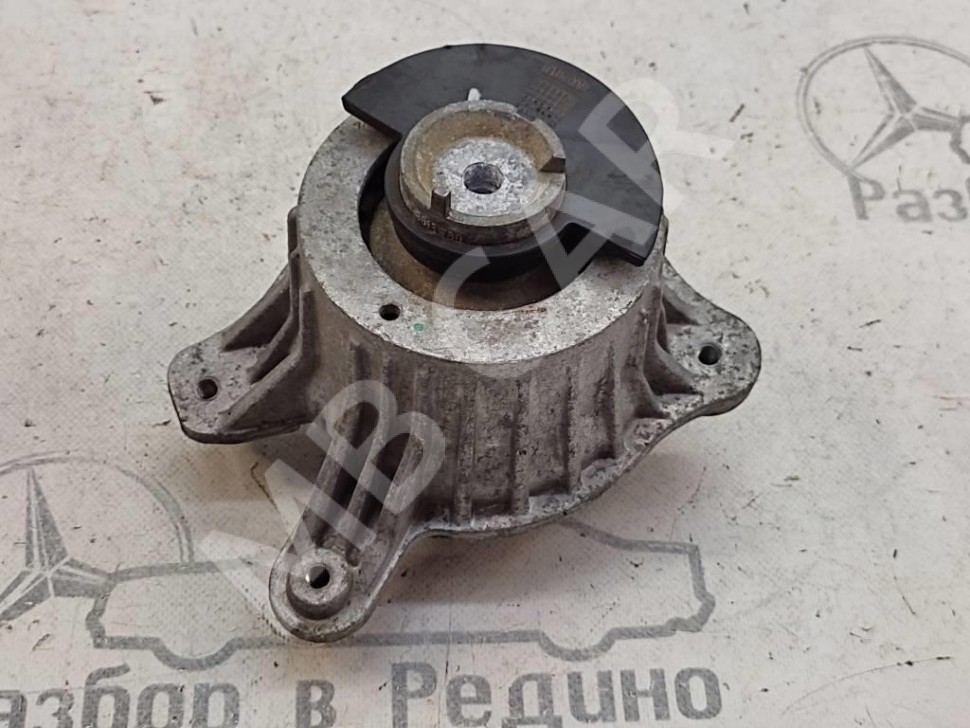 Опора двигателя MERCEDES-BENZ C-класс W205/S205/C205/A205 (2014 - 2018) фото 1 &mdash; Разборка Мерседес