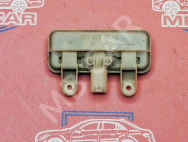 Кнопка закрытия багажника MERCEDES-BENZ E-класс W212/S212/C207/A207 (2009 - 2013) — Разборка Мерседес