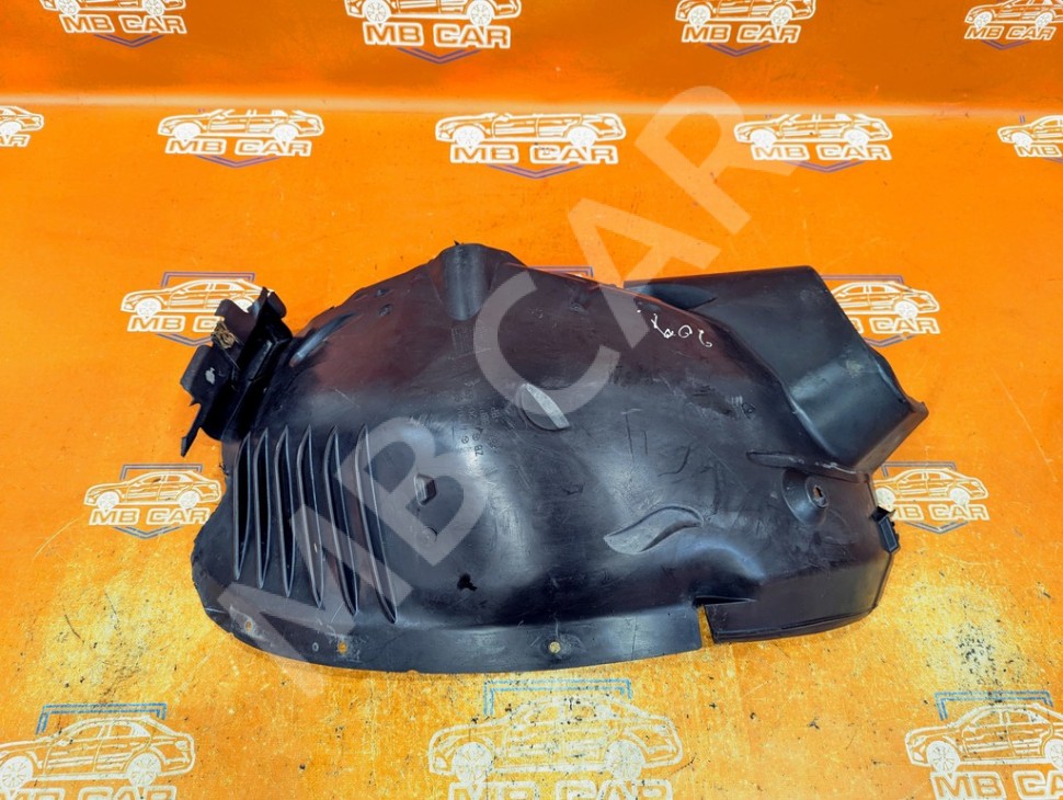 Подкрылок передний левый, передняя часть MERCEDES-BENZ C-класс W204/S204 (2006 - 2011) фото 1 &mdash; Разборка Мерседес