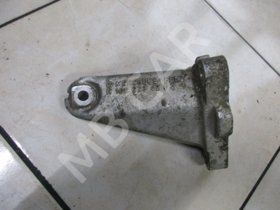 Лапа правая MERCEDES-BENZ W124 W124/S124/C124/A124 (1984 - 1993) фото 1 &mdash; Разборка Мерседес