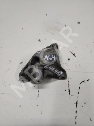 Кронштейн обводного ролика MERCEDES-BENZ M-класс W164 (2005 - 2008) — Разборка Мерседес