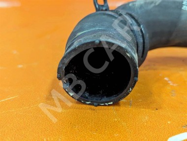 Патрубок радиатора MERCEDES-BENZ B-класс W246 (2011 - 2014) — Разборка Мерседес