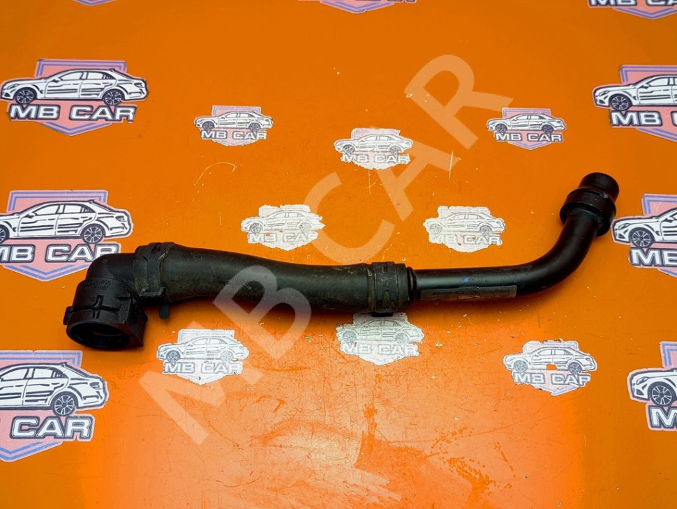 Патрубок ОЖ MERCEDES-BENZ A-класс AMG W176 (2013 - 2015) фото 1 &mdash; Разборка Мерседес