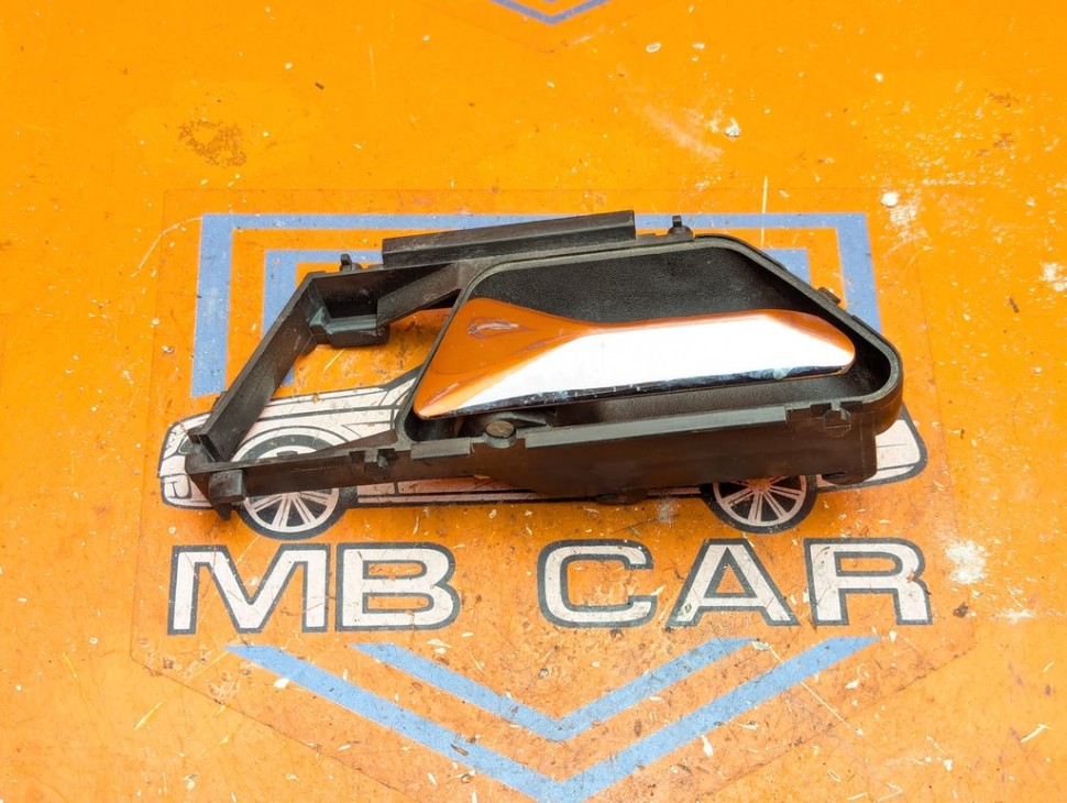 Ручка двери внутренняя MERCEDES-BENZ E-класс W124/S124/C124/A124 (1984 - 1997) E 300 CDI 3.0 AT (136 л.с.) фото 1 &mdash; Разборка Мерседес