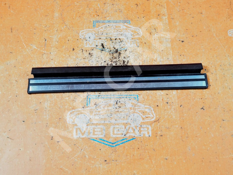 Накладка порога внутренняя MERCEDES-BENZ E-класс W124/S124/C124/A124 (1984 - 1997) фото 1 — Разборка Мерседес