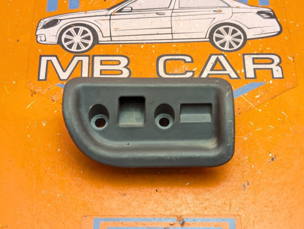 Кронштейн MERCEDES-BENZ V-класс W638/W639 (1996 - 2003) V 220 2.1 D AT (122 л.с.) фото 1 &mdash; Разборка Мерседес