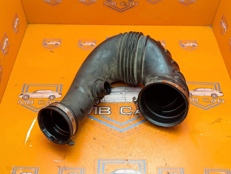 Патрубок воздушный MERCEDES-BENZ C-класс W203/S203/CL203 рестайлинг (2004 - 2008) C 220 CDI 2.2 AT (150 л.с.) фото 1 &mdash; Разборка Мерседес