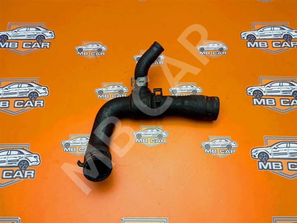 Патрубок ОЖ MERCEDES-BENZ C-класс W204/S204 (2006 - 2011) фото 1 — Разборка Мерседес