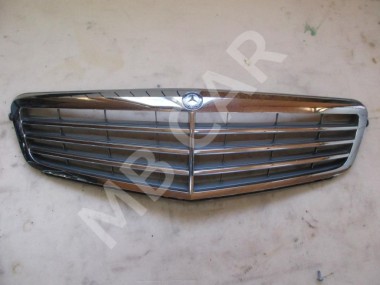 Решетка радиатора MERCEDES-BENZ C-класс W204/S204 (2006 - 2011) — Разборка Мерседес