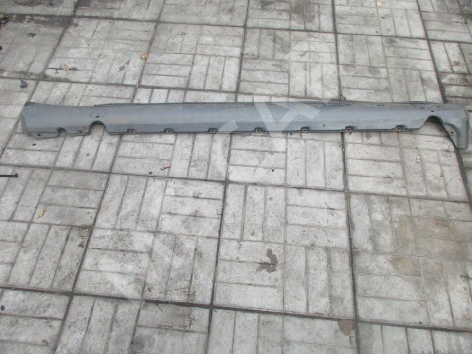 Порог пластиковый левый MERCEDES-BENZ W124 W124/S124/C124/A124 (1984 - 1993) фото 1 &mdash; Разборка Мерседес