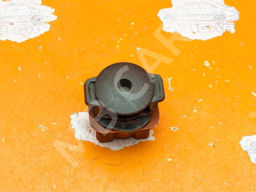 Клипса радиатора MERCEDES-BENZ E-класс W211/S211 (2002 - 2006) фото 1 &mdash; Разборка Мерседес