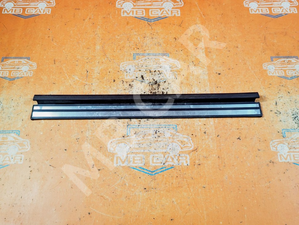 Накладка порога внутренняя MERCEDES-BENZ E-класс W124/S124/C124/A124 (1984 - 1997) фото 1 — Разборка Мерседес