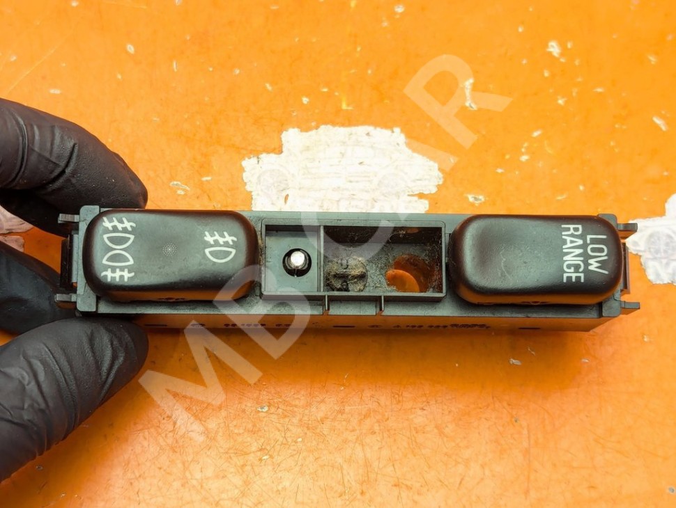 Кнопка блокировки мостов MERCEDES-BENZ M-класс W163 рестайлинг (2001 - 2005) фото 1 &mdash; Разборка Мерседес