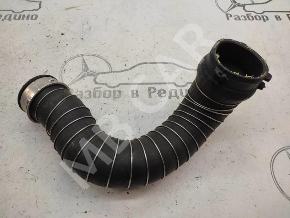 Патрубок интеркулера MERCEDES-BENZ C-класс W204/S204 (2006 - 2011) фото 1 — Разборка Мерседес