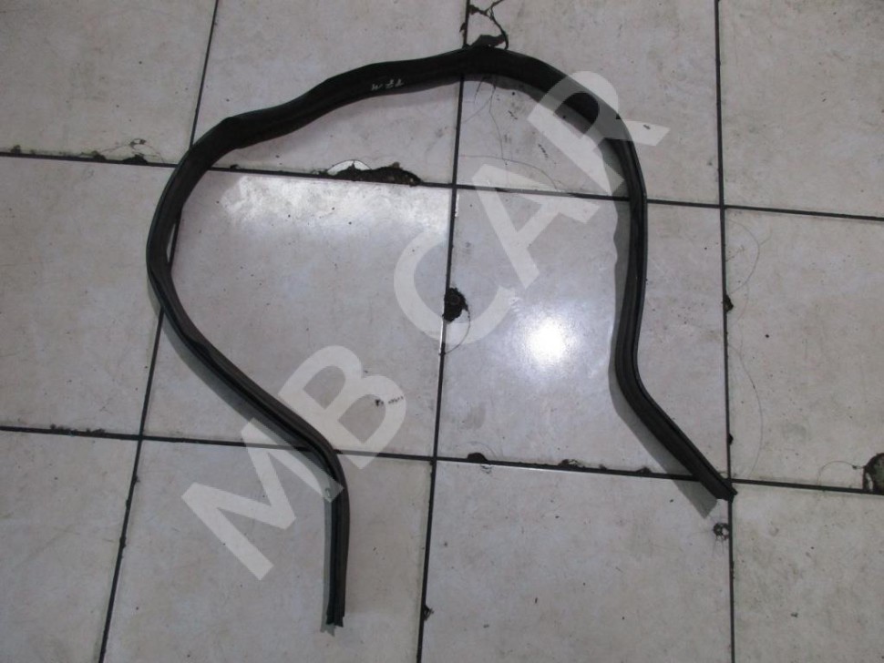 Уплотнитель капота MERCEDES-BENZ E-класс W212/S212/C207/A207 (2009 - 2013) фото 1 — Разборка Мерседес