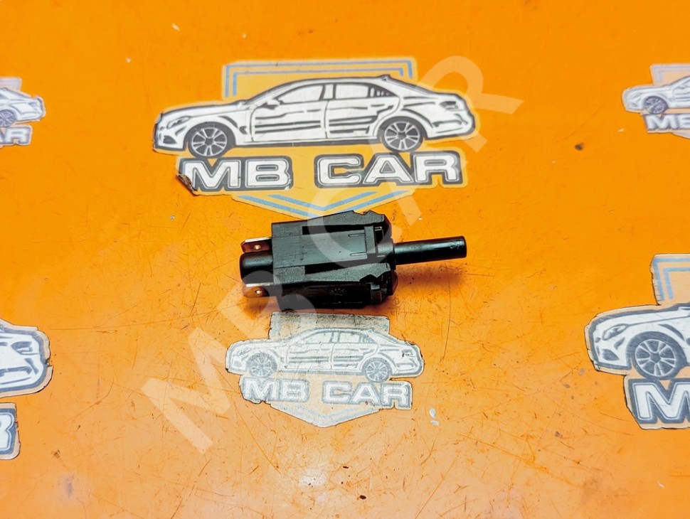 Выключатель стоп-сигнала MERCEDES-BENZ E-класс AMG W211/S211 (2002 - 2006) фото 1 &mdash; Разборка Мерседес