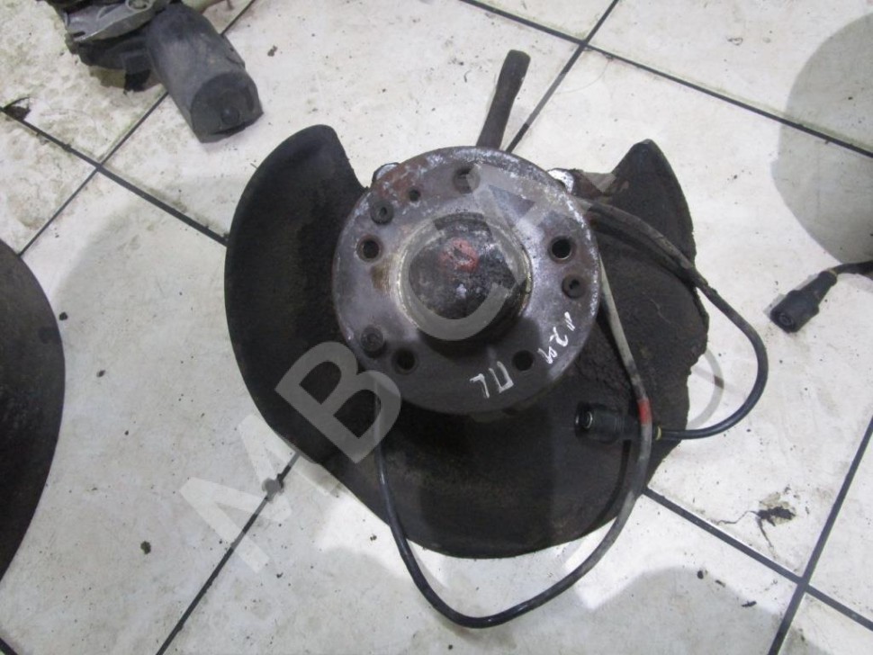 Кулак поворотный передний левый MERCEDES-BENZ E-класс W124/S124/C124/A124 (1984 - 1997) фото 1 — Разборка Мерседес