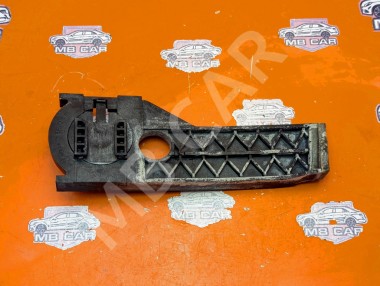 Кронштейн радиатора MERCEDES-BENZ CLA-класс C117/X117 рестайлинг (2016 - 2019) &mdash; Разборка Мерседес