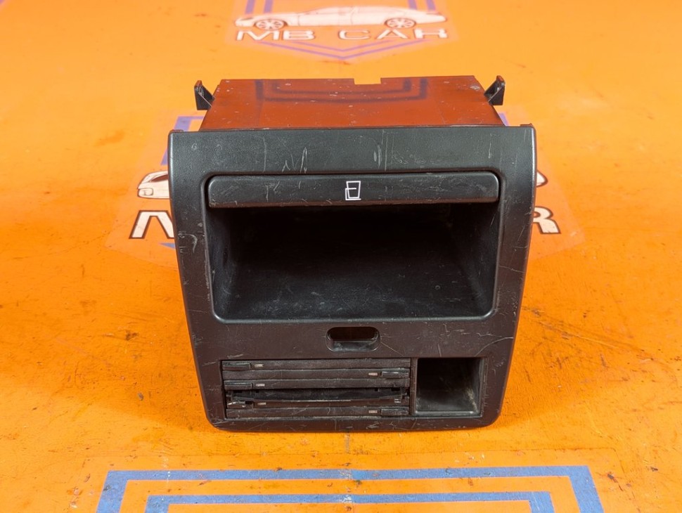 Подстаканник MERCEDES-BENZ V-класс W638/W639 (1996 - 2003) V 220 2.1 D AT (122 л.с.) фото 1 &mdash; Разборка Мерседес