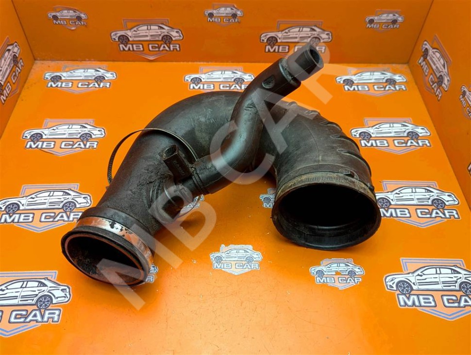 Патрубок воздушный MERCEDES-BENZ S-класс W220 (1998 - 2005) фото 1 &mdash; Разборка Мерседес