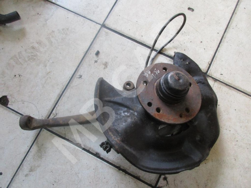 Кулак поворотный передний правый MERCEDES-BENZ C-класс W202/S202 (1993 - 1997) фото 1 — Разборка Мерседес