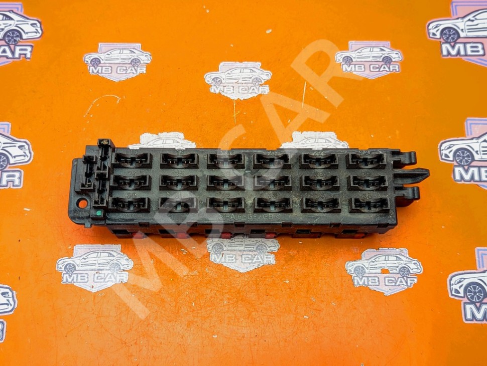 Блок предохранителей MERCEDES-BENZ C-класс W202/S202 (1993 - 1997) фото 1 — Разборка Мерседес