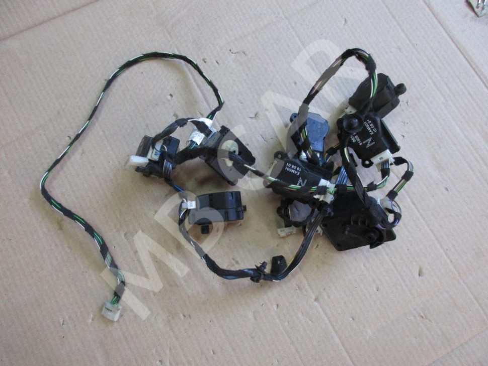 Сервоприводы печки MERCEDES-BENZ S-класс W220 (1998 - 2005) фото 1 — Разборка Мерседес