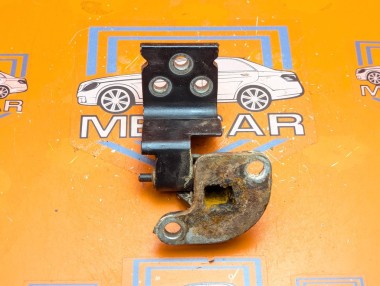 Петля двери MERCEDES-BENZ Vito W638 (1996 - 2003) 108 2.3 CDI MT (79 л.с.) &mdash; Разборка Мерседес