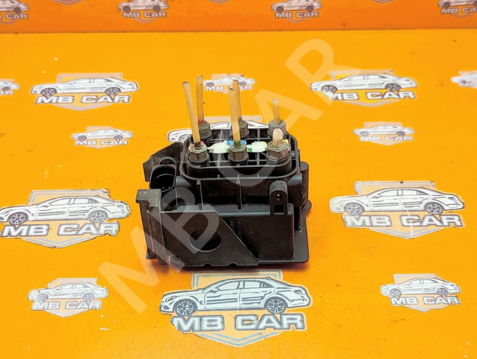 Блок клапанов пневмоподвески MERCEDES-BENZ S-класс W221 рестайлинг (2009 - 2013) фото 1 — Разборка Мерседес