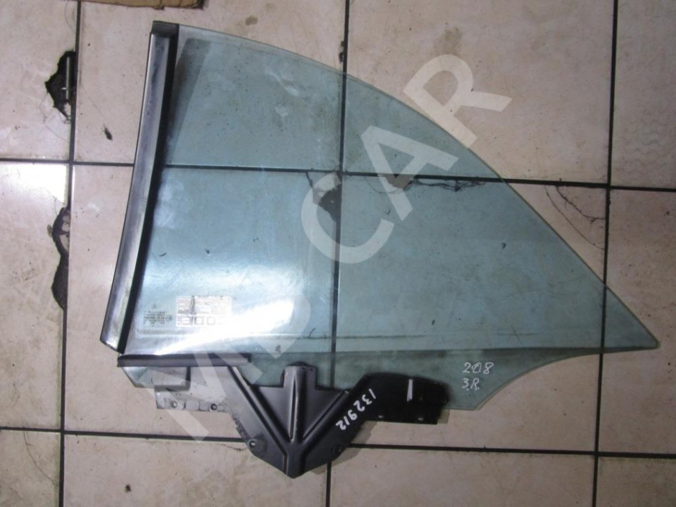 Стекло заднее правое MERCEDES-BENZ CLK-класс C208/A208 рестайлинг (1999 - 2003) фото 1 &mdash; Разборка Мерседес