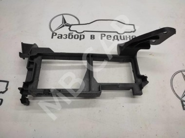 Кронштейн блока предохранителей MERCEDES-BENZ M-класс W164 рестайлинг (2008 - 2011) — Разборка Мерседес